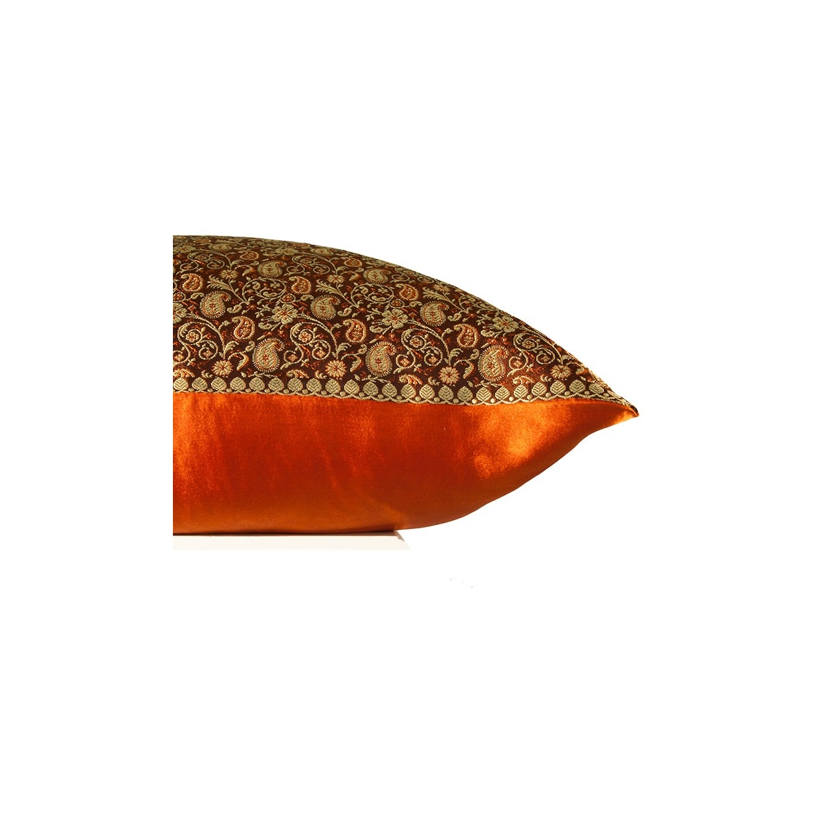 Fodera cuscino damascato color Arancio, in seta arricchita da preziosi  dettagli, motivo Cachemire